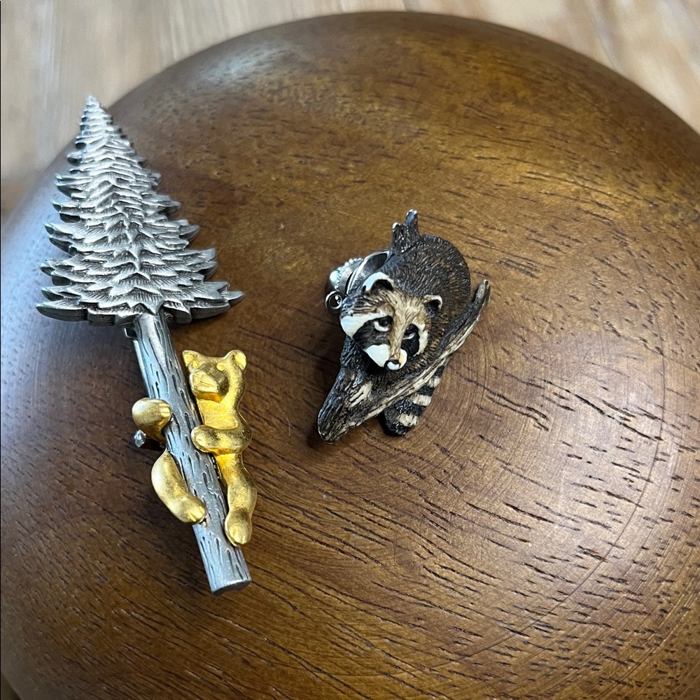 Woodland Animal Brooches - Raccoon and Bear Climbing Tree